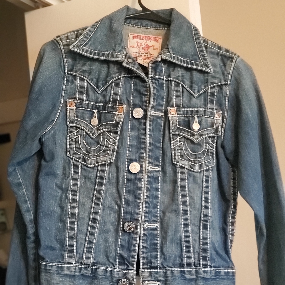 Denim jacket true religion size large but runs small color blue
